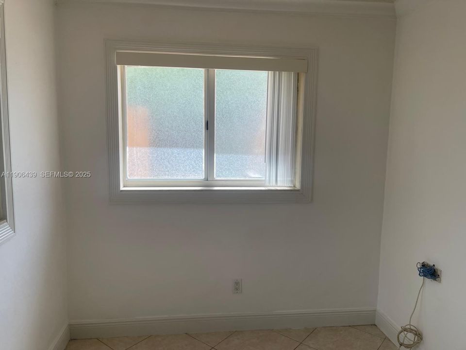 For Rent: $1,550 (1 beds, 1 baths, 1908 Square Feet)