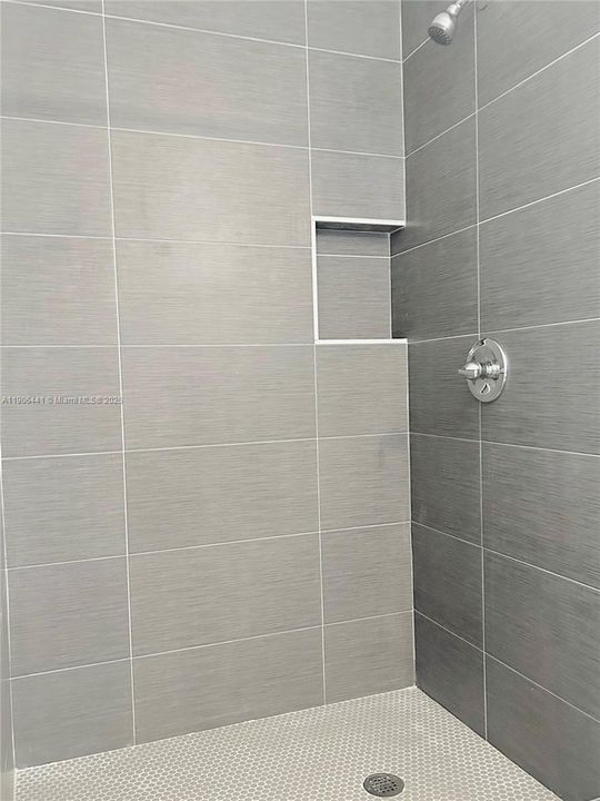 Recently Rented: $2,500 (2 beds, 2 baths, 2550 Square Feet)