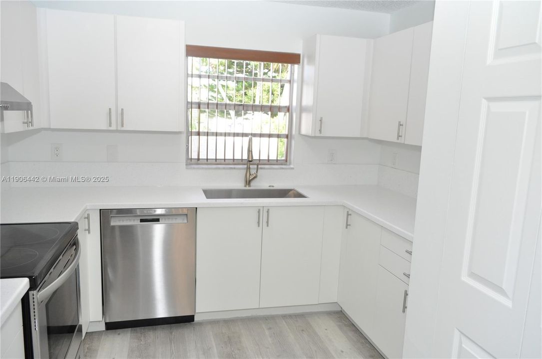 Recently Rented: $3,450 (3 beds, 2 baths, 1785 Square Feet)