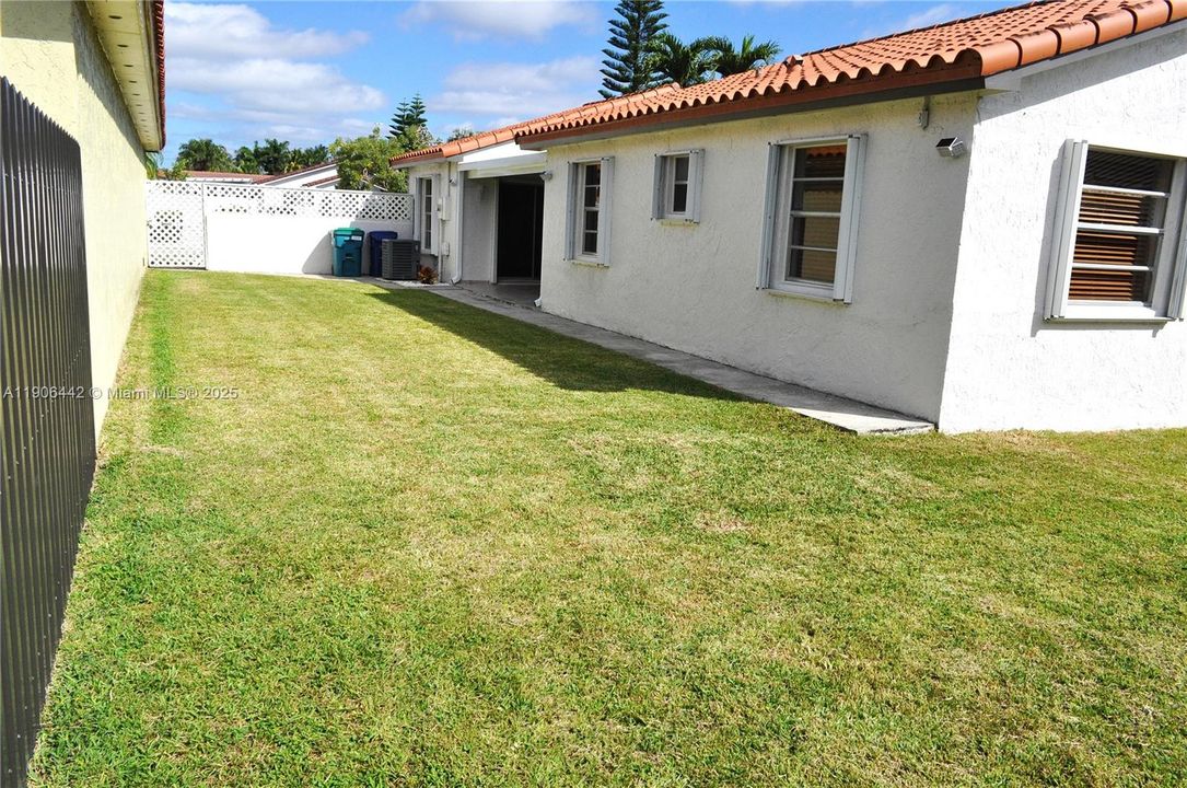 Recently Rented: $3,450 (3 beds, 2 baths, 1785 Square Feet)