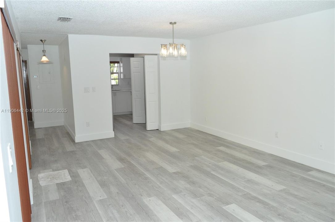 Recently Rented: $3,450 (3 beds, 2 baths, 1785 Square Feet)