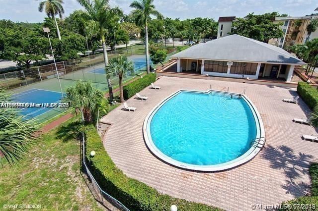 For Sale: $165,000 (2 beds, 1 baths, 860 Square Feet)