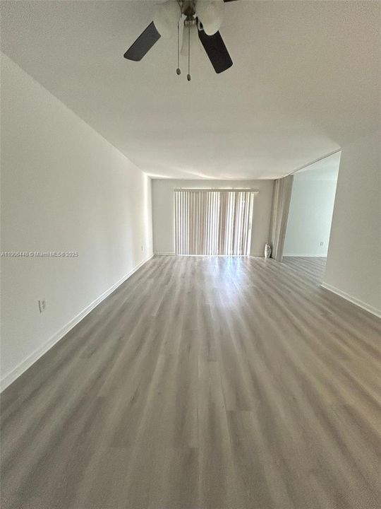 For Sale: $165,000 (2 beds, 1 baths, 860 Square Feet)