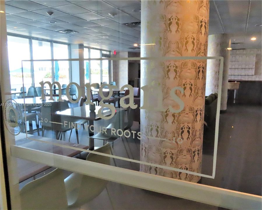 待售: $450,000 (1 贝兹, 2 浴室, 824 平方英尺)