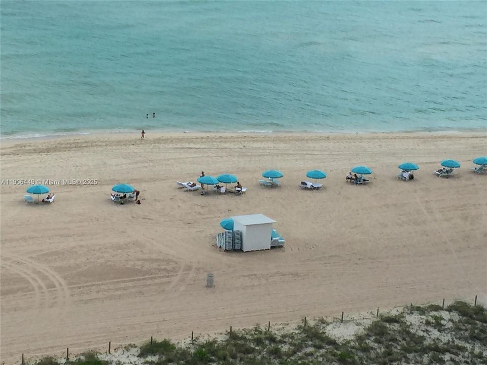 待售: $450,000 (1 贝兹, 2 浴室, 824 平方英尺)