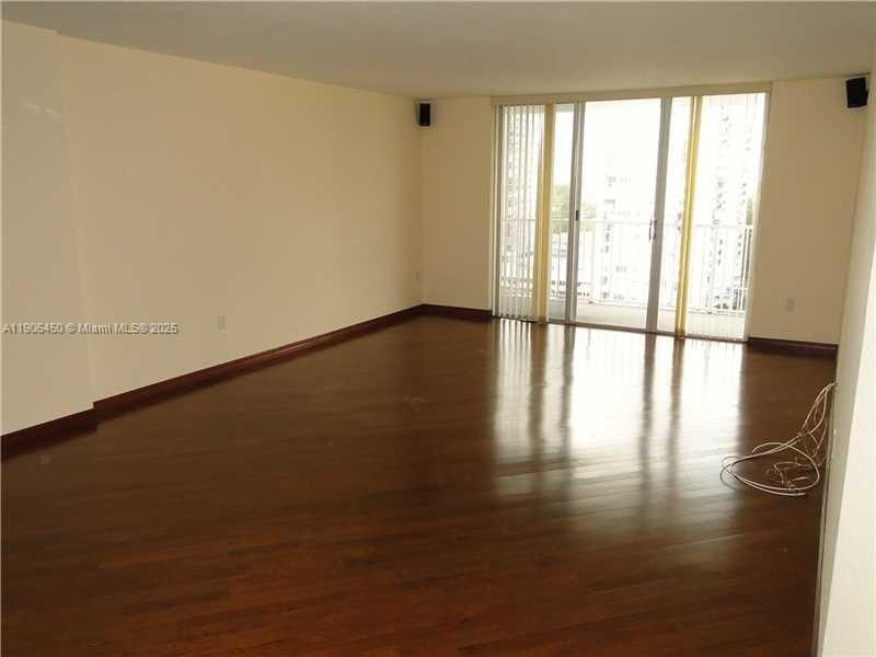 For Rent: $2,200 (1 beds, 2 baths, 1066 Square Feet)