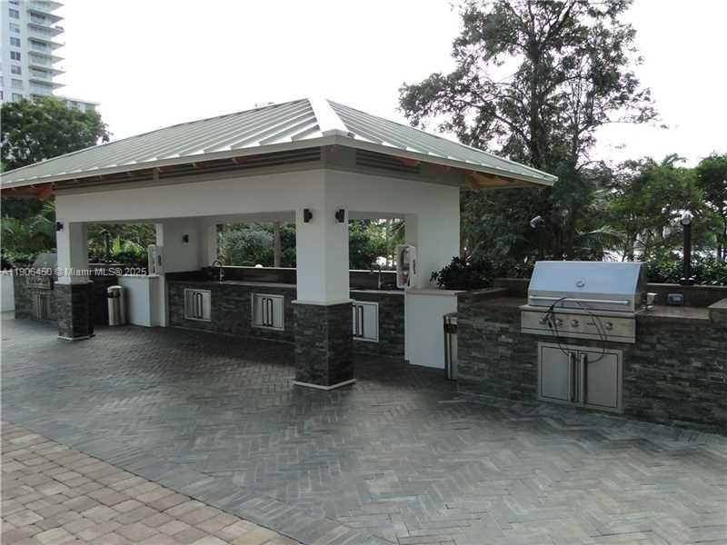 For Rent: $2,200 (1 beds, 2 baths, 1066 Square Feet)