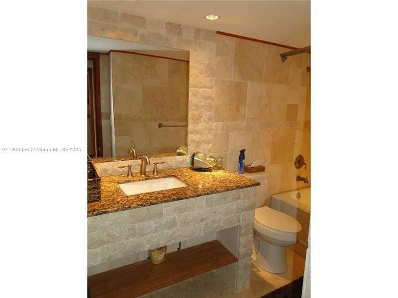 For Rent: $2,200 (1 beds, 2 baths, 1066 Square Feet)