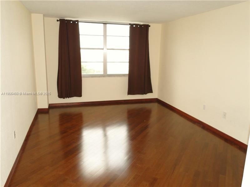 For Rent: $2,200 (1 beds, 2 baths, 1066 Square Feet)