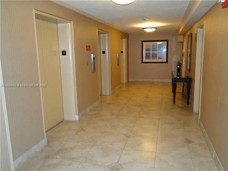 For Rent: $2,200 (1 beds, 2 baths, 1066 Square Feet)