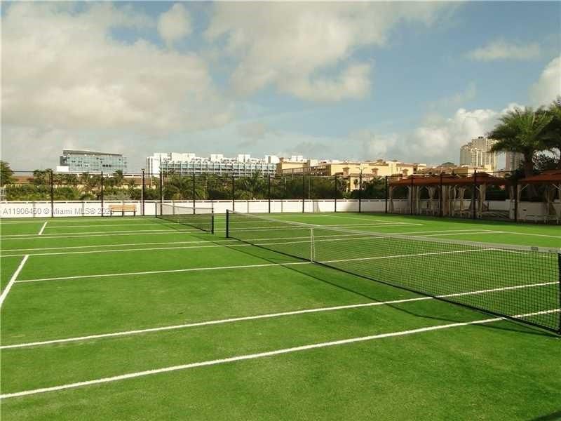 For Rent: $2,200 (1 beds, 2 baths, 1066 Square Feet)