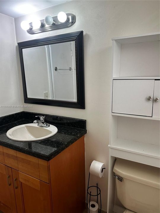 For Rent: $1,550 (1 beds, 1 baths, 770 Square Feet)