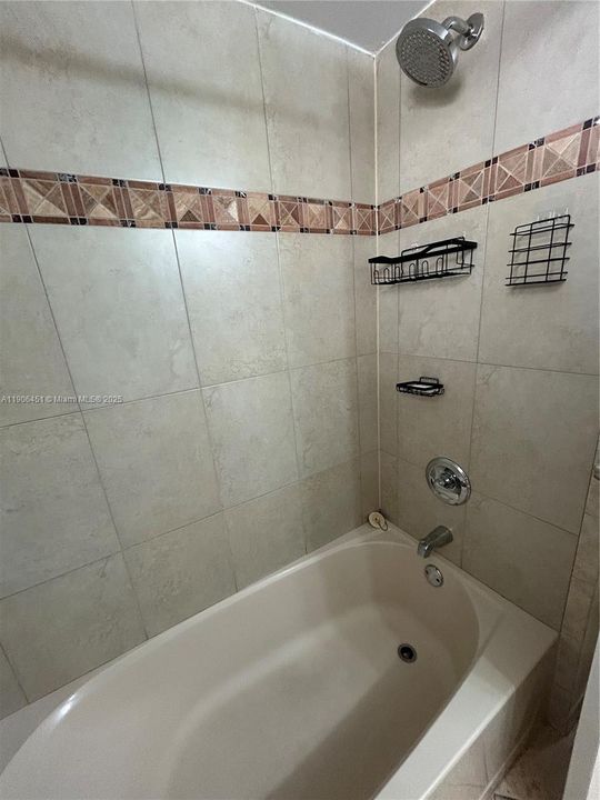 For Rent: $1,550 (1 beds, 1 baths, 770 Square Feet)