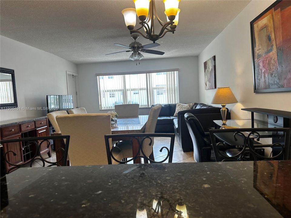 For Rent: $1,550 (1 beds, 1 baths, 770 Square Feet)