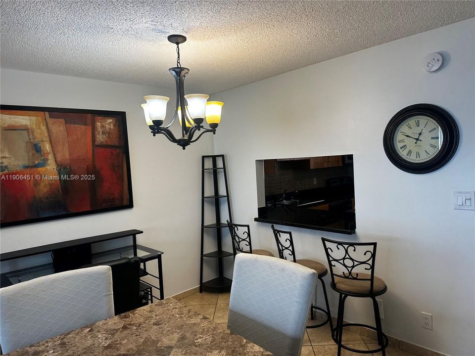 For Rent: $1,550 (1 beds, 1 baths, 770 Square Feet)