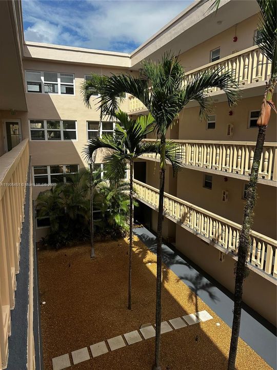 For Rent: $1,550 (1 beds, 1 baths, 770 Square Feet)