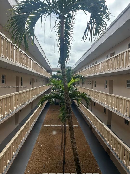 For Rent: $1,550 (1 beds, 1 baths, 770 Square Feet)