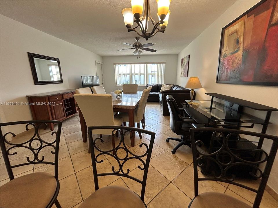 For Rent: $1,550 (1 beds, 1 baths, 770 Square Feet)