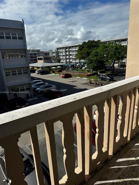 For Rent: $1,550 (1 beds, 1 baths, 770 Square Feet)