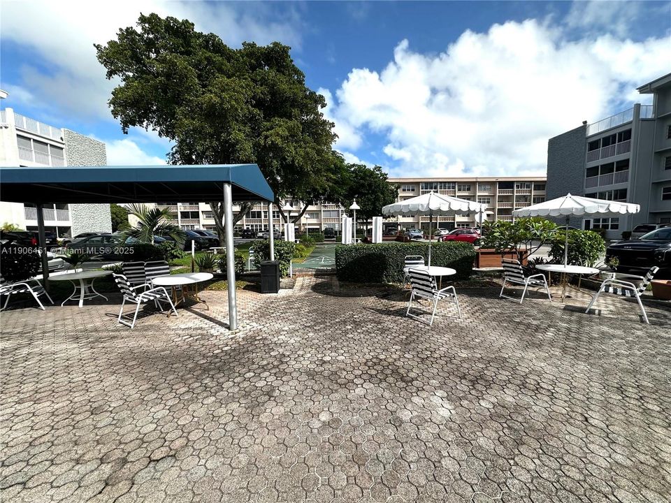 For Rent: $1,550 (1 beds, 1 baths, 770 Square Feet)