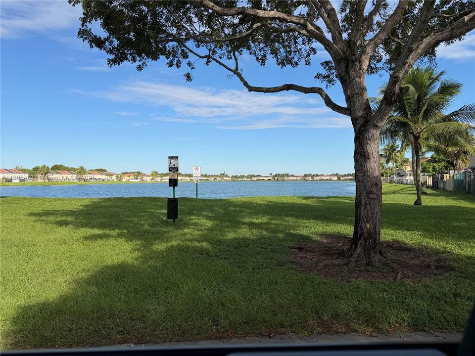 Activo con contrato: $2,700 (3 camas, 2 baños, 1319 Pies cuadrados)