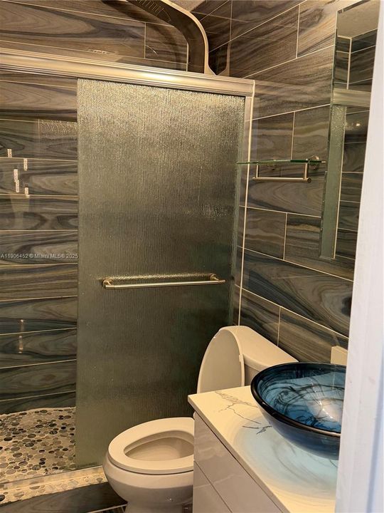 Activo con contrato: $2,700 (3 camas, 2 baños, 1319 Pies cuadrados)