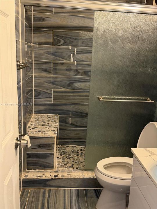 Activo con contrato: $2,700 (3 camas, 2 baños, 1319 Pies cuadrados)