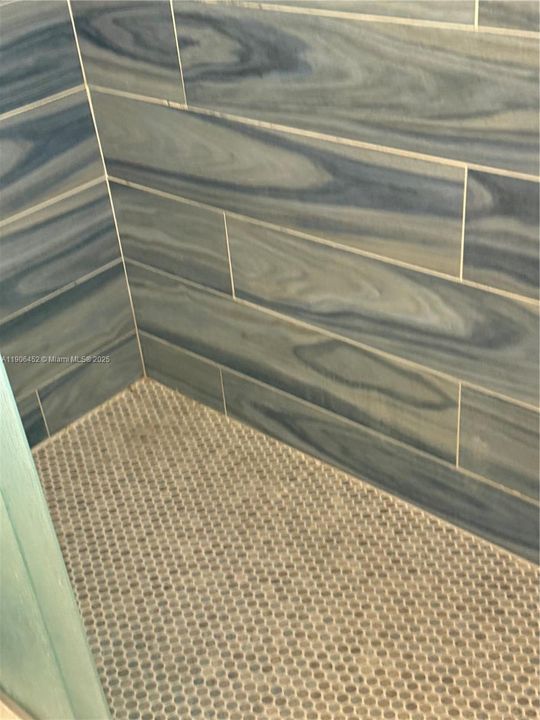 Activo con contrato: $2,700 (3 camas, 2 baños, 1319 Pies cuadrados)