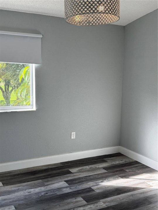 Activo con contrato: $2,700 (3 camas, 2 baños, 1319 Pies cuadrados)