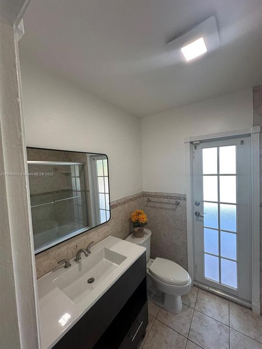 合同活跃: $4,000 (4 贝兹, 2 浴室, 1497 平方英尺)