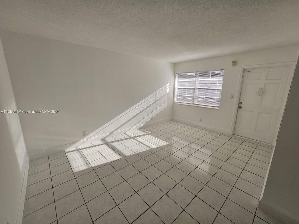 For Rent: $1,600 (1 beds, 1 baths, 615 Square Feet)