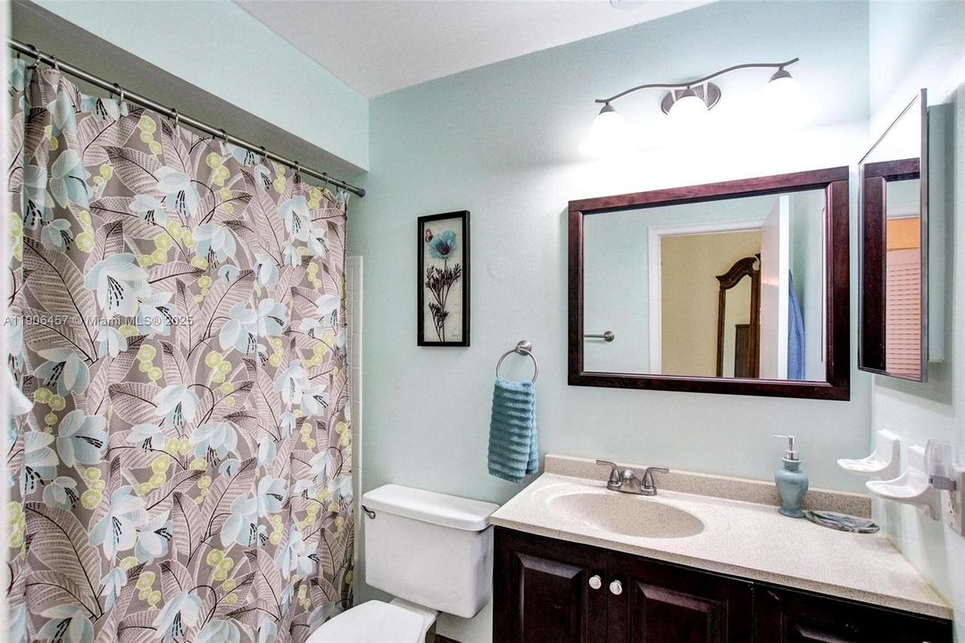 Active With Contract: $410,000 (2 beds, 2 baths, 1169 Square Feet)