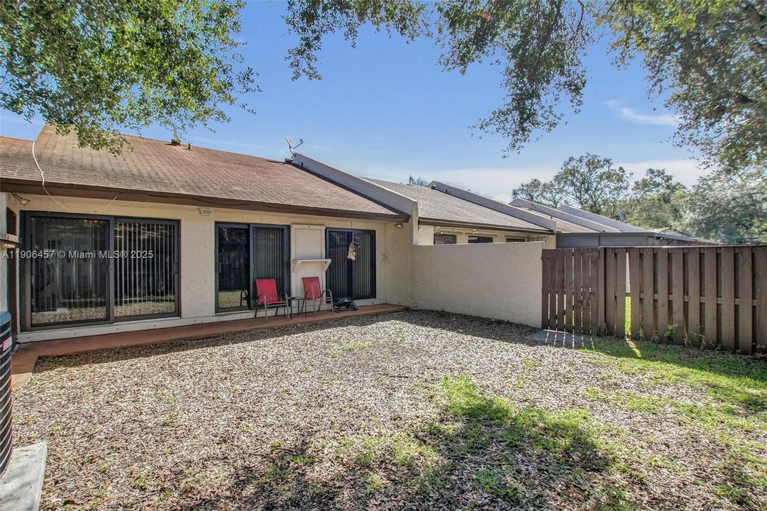 Active With Contract: $410,000 (2 beds, 2 baths, 1169 Square Feet)