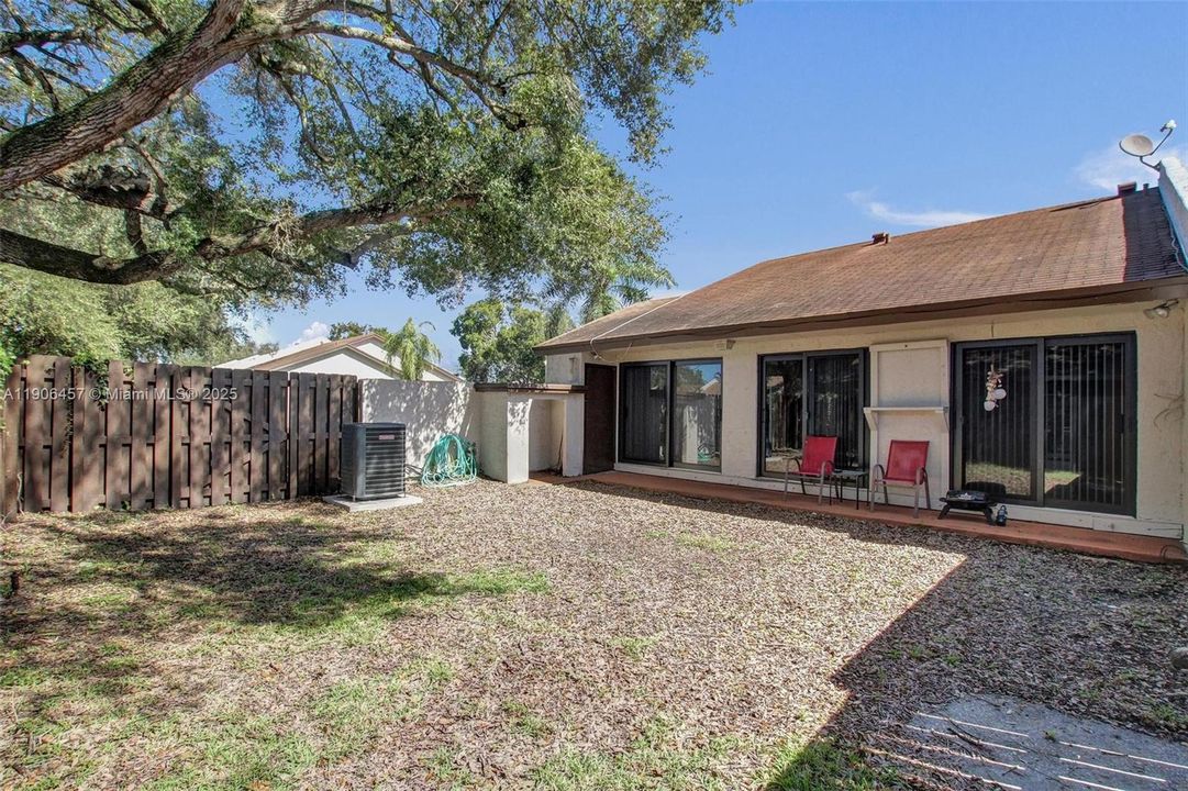 Active With Contract: $410,000 (2 beds, 2 baths, 1169 Square Feet)