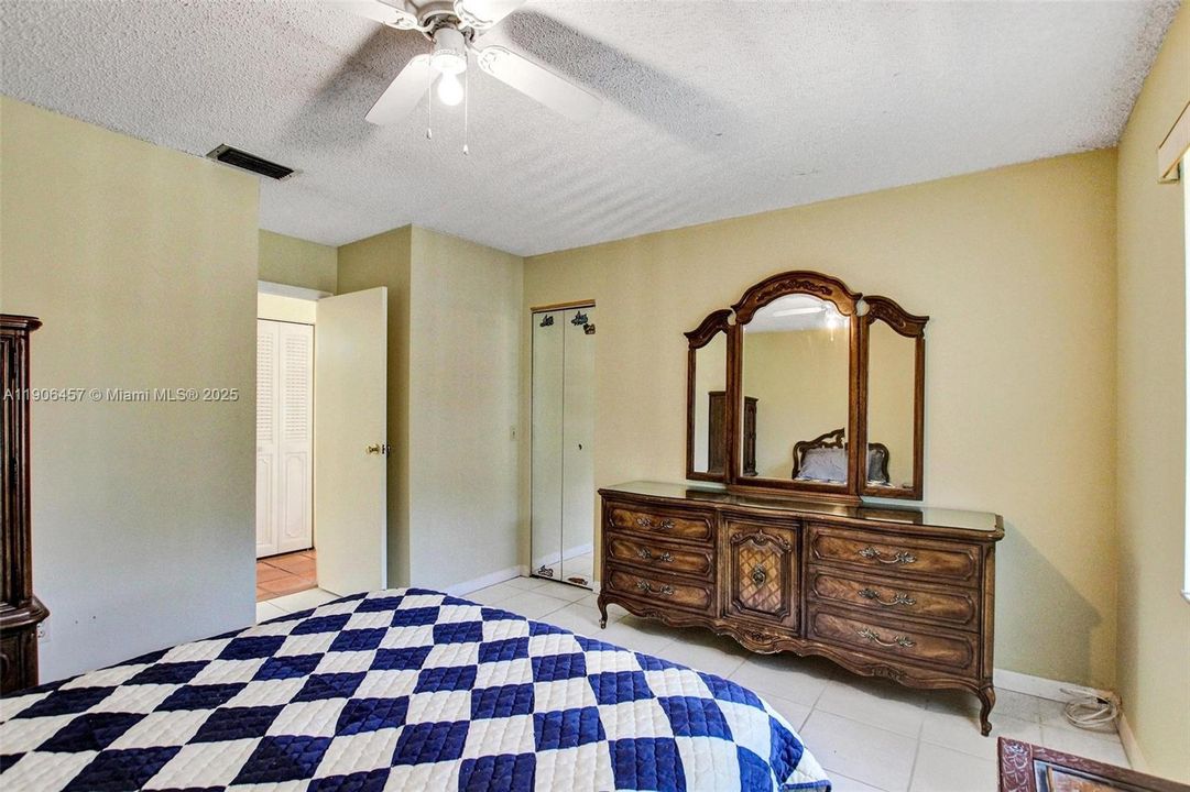 Active With Contract: $410,000 (2 beds, 2 baths, 1169 Square Feet)