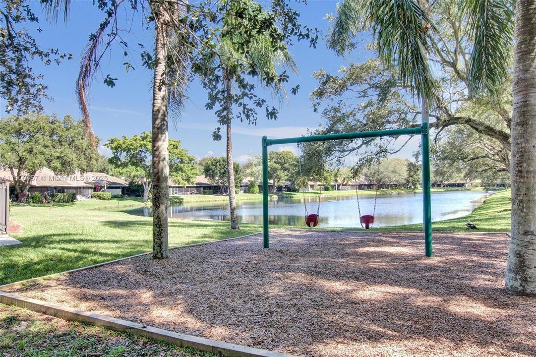 Active With Contract: $410,000 (2 beds, 2 baths, 1169 Square Feet)