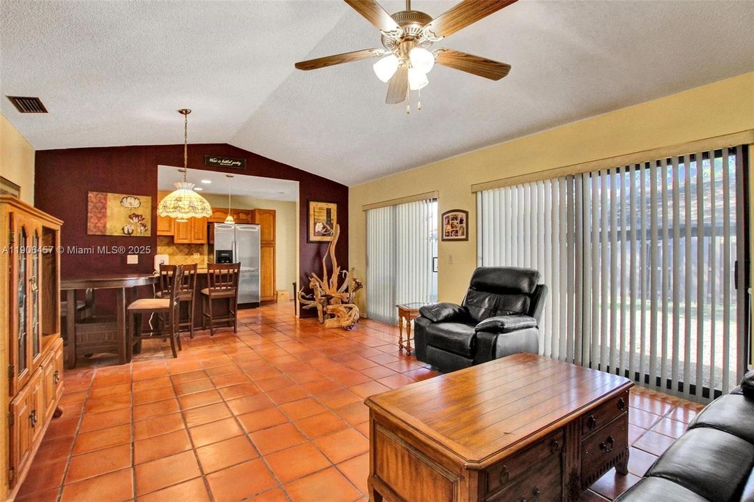 Active With Contract: $410,000 (2 beds, 2 baths, 1169 Square Feet)