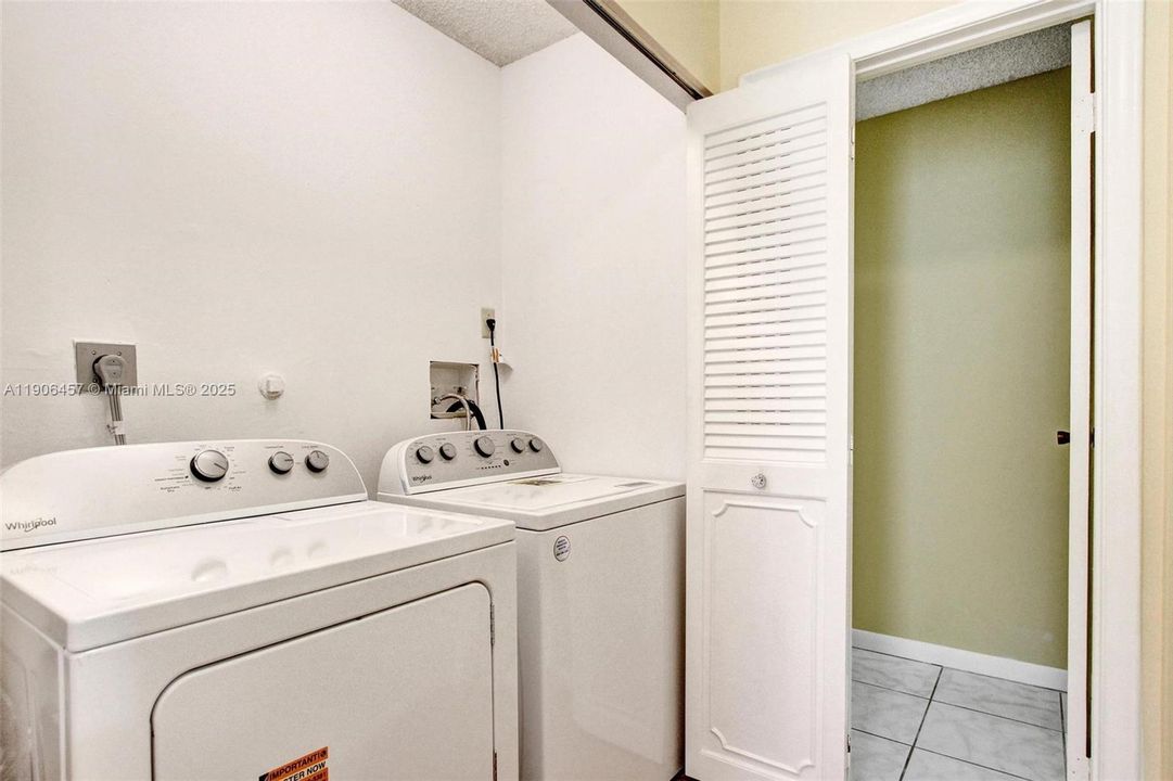 Active With Contract: $410,000 (2 beds, 2 baths, 1169 Square Feet)