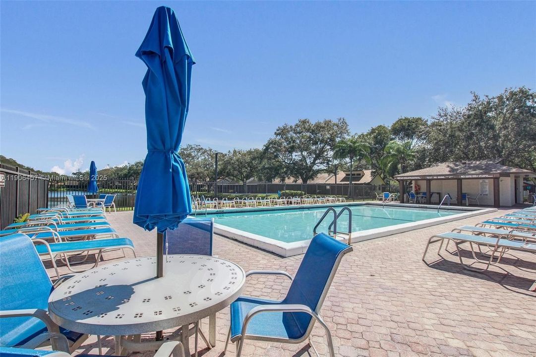 Active With Contract: $410,000 (2 beds, 2 baths, 1169 Square Feet)