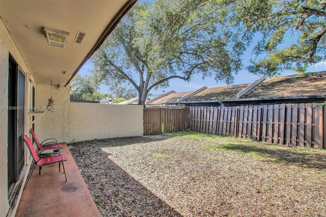 Active With Contract: $410,000 (2 beds, 2 baths, 1169 Square Feet)