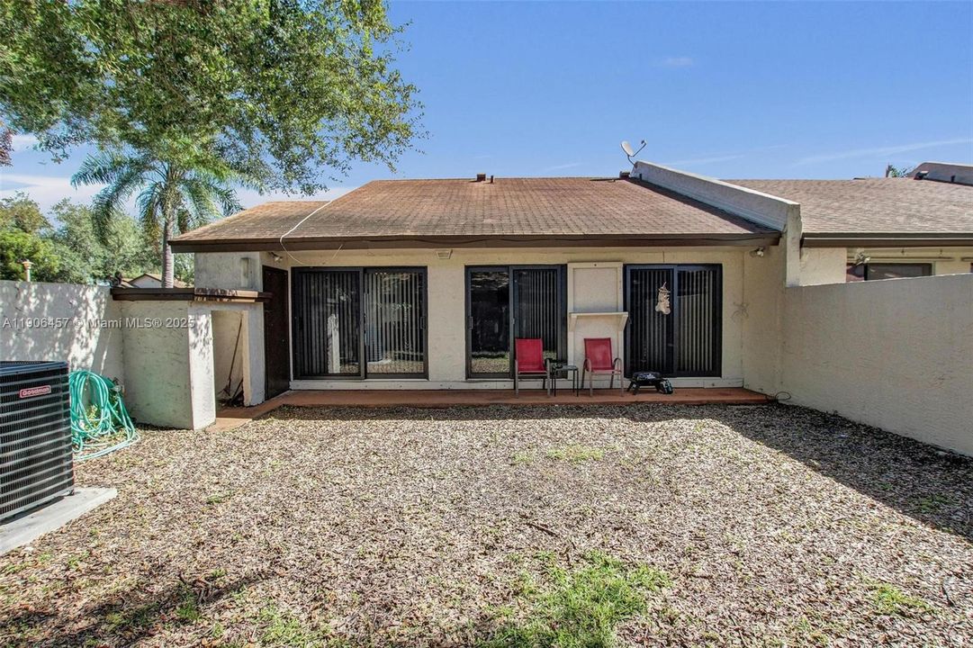 Active With Contract: $410,000 (2 beds, 2 baths, 1169 Square Feet)