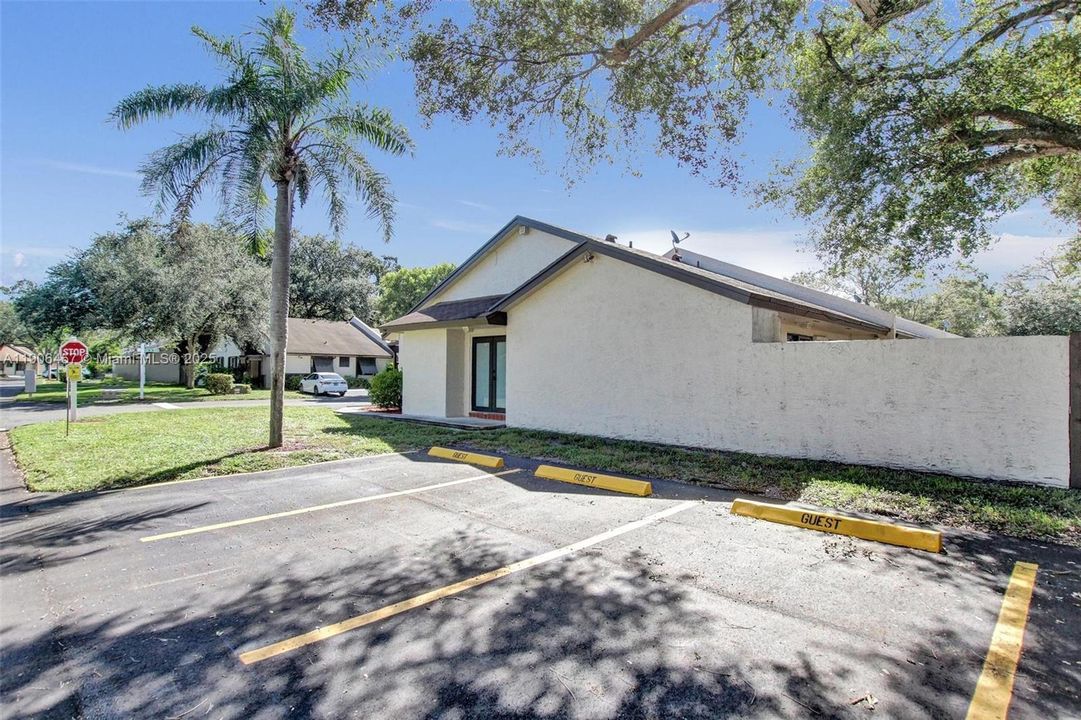 Active With Contract: $410,000 (2 beds, 2 baths, 1169 Square Feet)