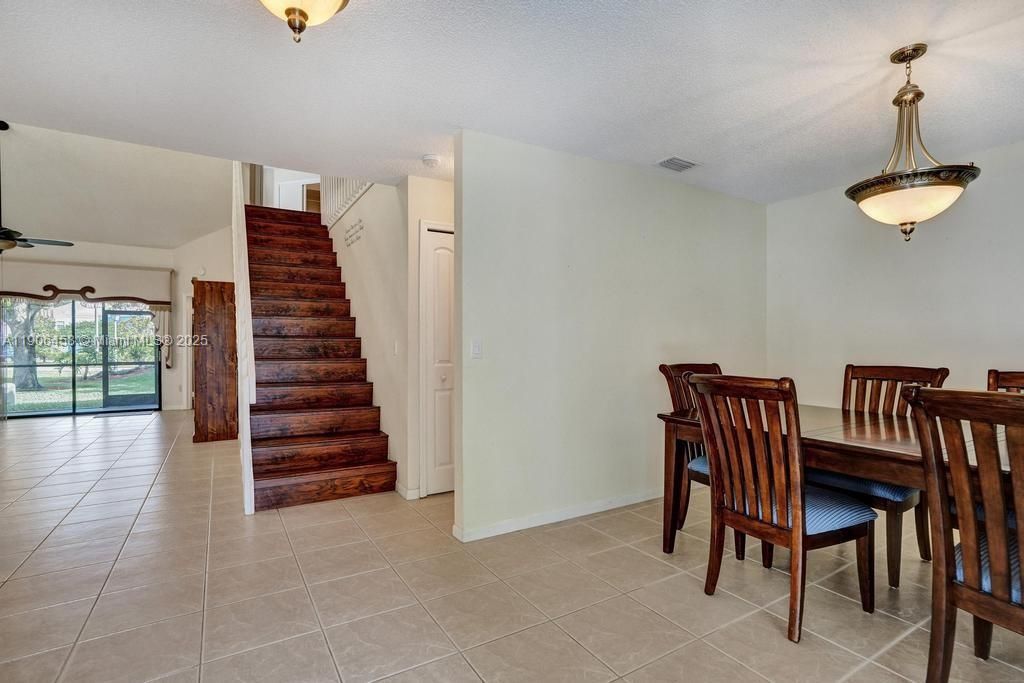 For Sale: $375,000 (3 beds, 2 baths, 1807 Square Feet)