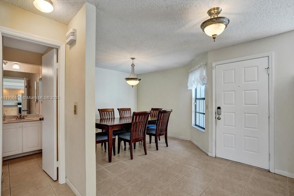 For Sale: $375,000 (3 beds, 2 baths, 1807 Square Feet)