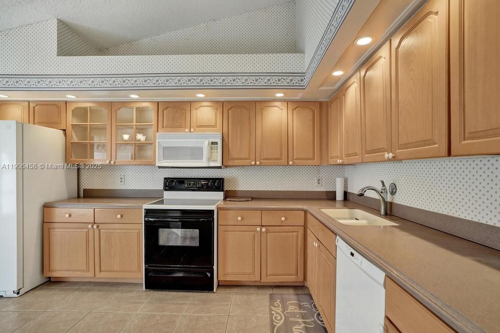 For Sale: $375,000 (3 beds, 2 baths, 1807 Square Feet)