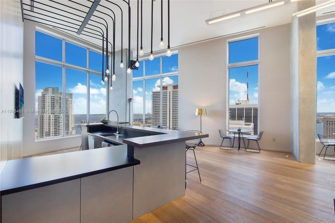 For Rent: $2,690 (1 beds, 1 baths, 533 Square Feet)