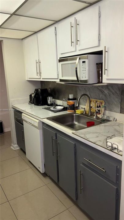 For Sale: $189,900 (2 beds, 2 baths, 1200 Square Feet)