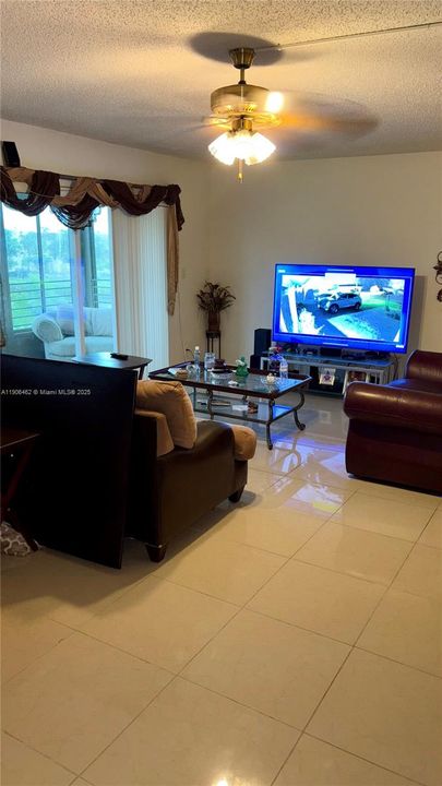 For Sale: $189,900 (2 beds, 2 baths, 1200 Square Feet)