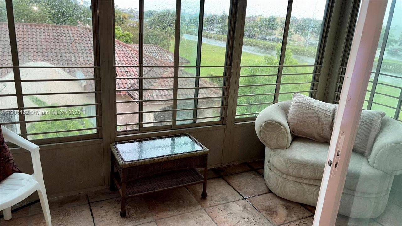 For Sale: $189,900 (2 beds, 2 baths, 1200 Square Feet)