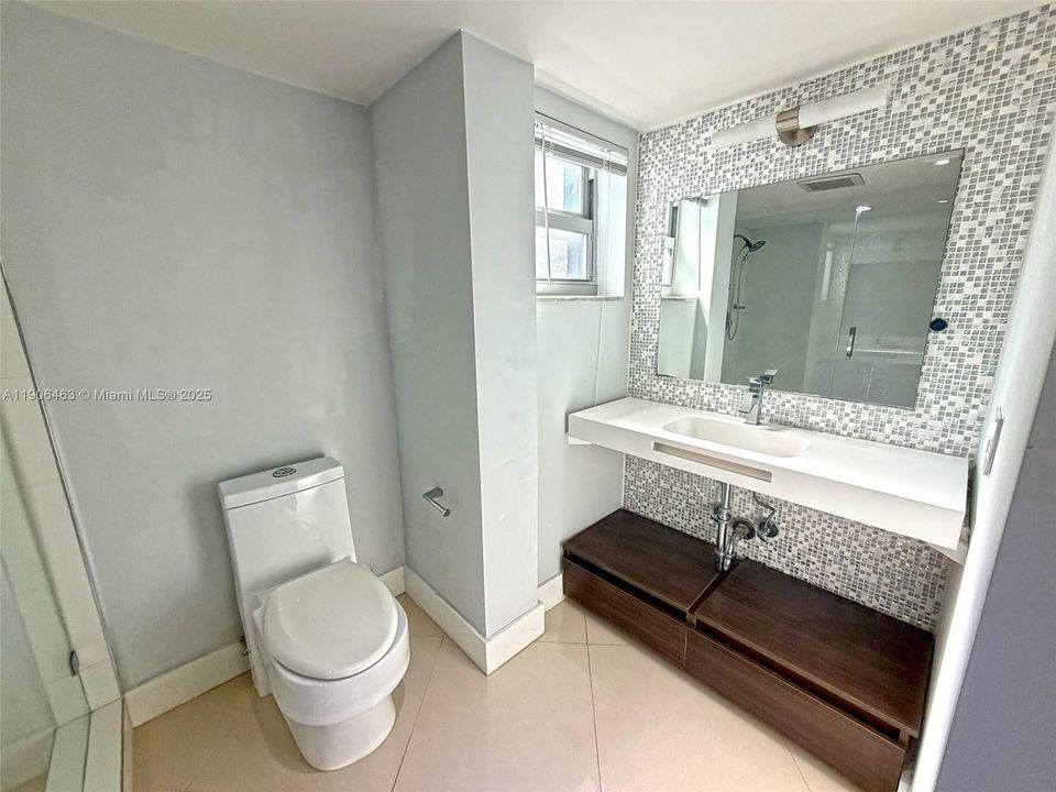 合同活跃: $3,800 (4 贝兹, 2 浴室, 2495 平方英尺)